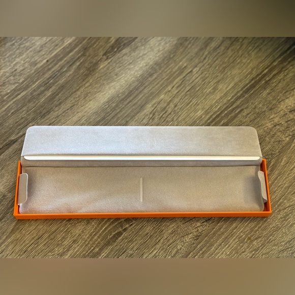 Black Leather Apple Watch Hermes Band - Picture 4 of 7